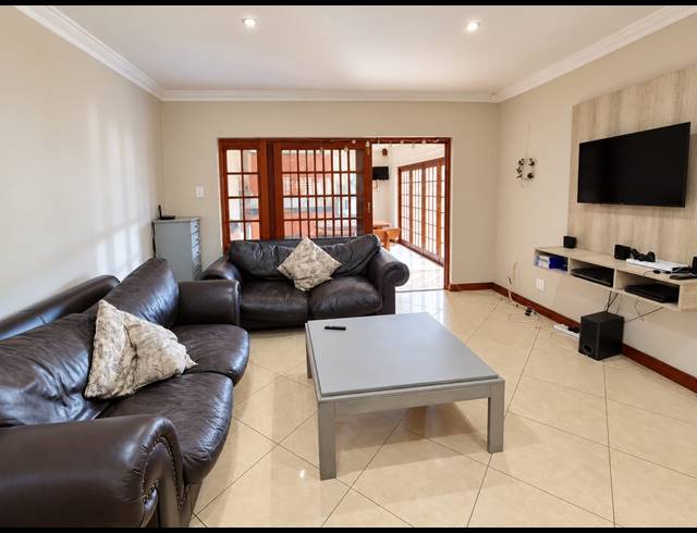 3 BEDROOM HOUSE FOR SALE IN VANDERBIJLPARK SE 8